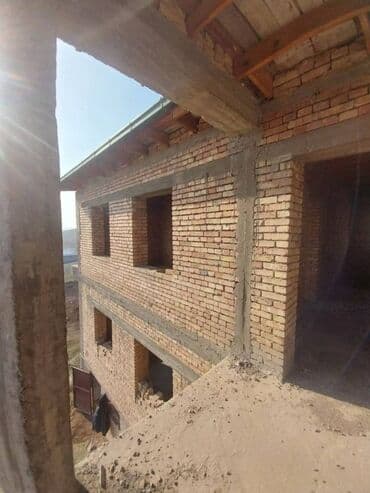 Дома: Хонаи фуруши дар Хисор 2 этажа, 3 подвал, 6 дар хона. (4 та спальни, 2 — 8