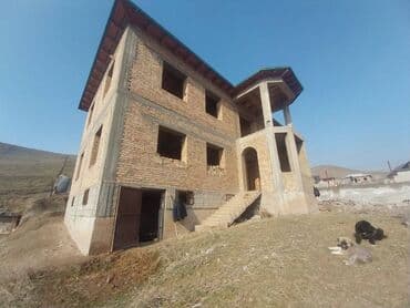 Дома: Хонаи фуруши дар Хисор 2 этажа, 3 подвал, 6 дар хона. (4 та спальни, 2 — 15