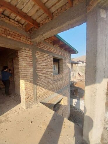 Дома: Хонаи фуруши дар Хисор 2 этажа, 3 подвал, 6 дар хона. (4 та спальни, 2 — 9