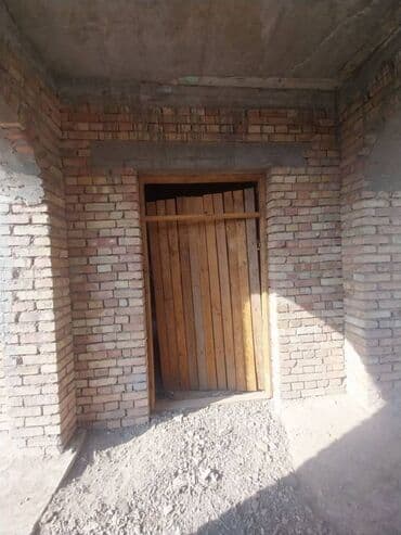 Дома: Хонаи фуруши дар Хисор 2 этажа, 3 подвал, 6 дар хона. (4 та спальни, 2 — 3