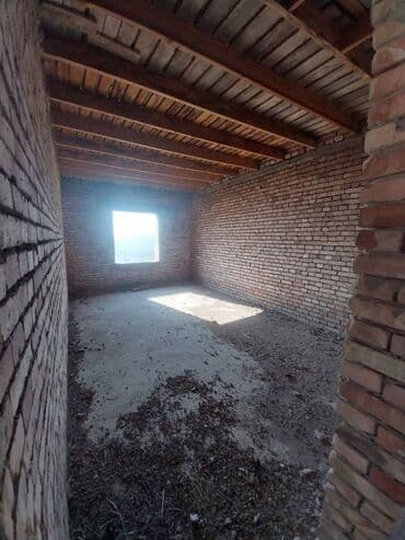 Дома: Хонаи фуруши дар Хисор 2 этажа, 3 подвал, 6 дар хона. (4 та спальни, 2 — 6